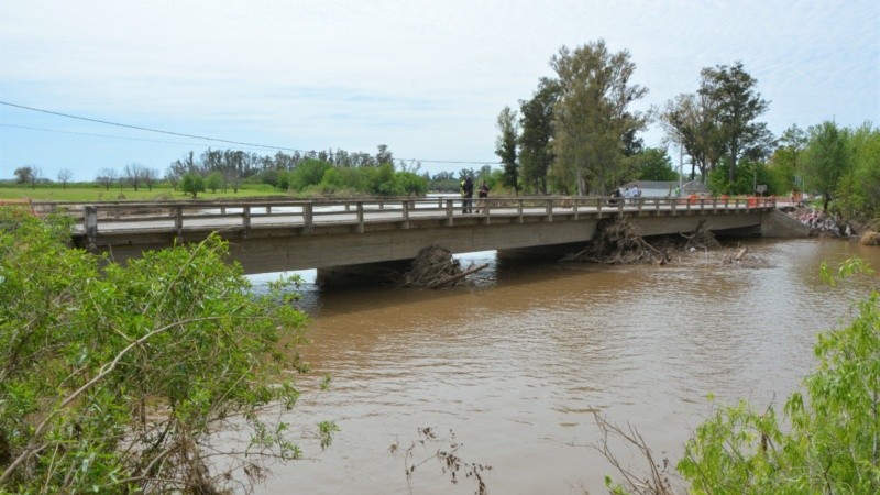 Así se encuentra actualmente el puente de la ruta 9 sobre el río Carcarañá.
