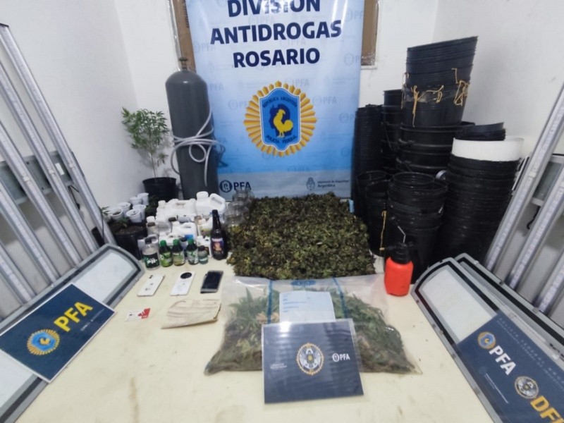 &nbsp;Los elementos secuestrados en el lugar.