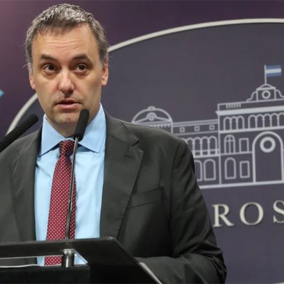 Adorni indicó: “Vengo a deslomarme una semana o cinco días a Estados Unidos"