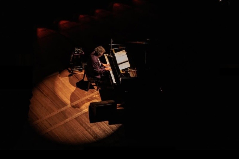 &nbsp;Fito Páez en el Teatro Astengo (Guido Adler).