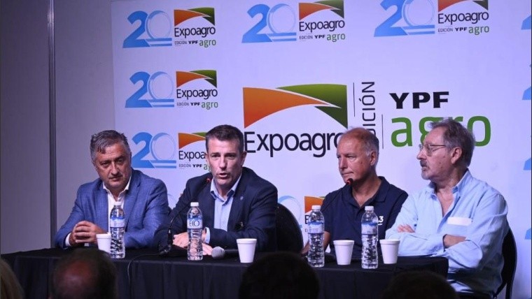 El presidente de la Bolsa de Comercio de Rosario,  Pablo Bortolato, presentó un nuevo instrumento financiero para la ganadería.