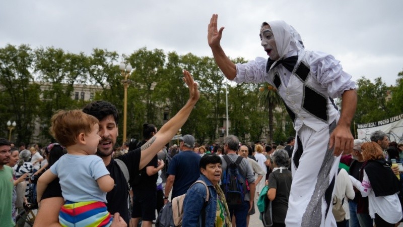 Las marchas masivas del 24 serán parte de la muestra.