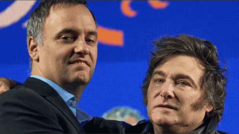 Milei y oficialismo respaldan a Adorni tras polémica por viaje presidencial.