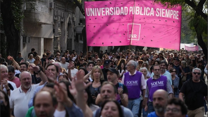 Foto de archivo de una movilización universitaria en septiembre en Rosario.