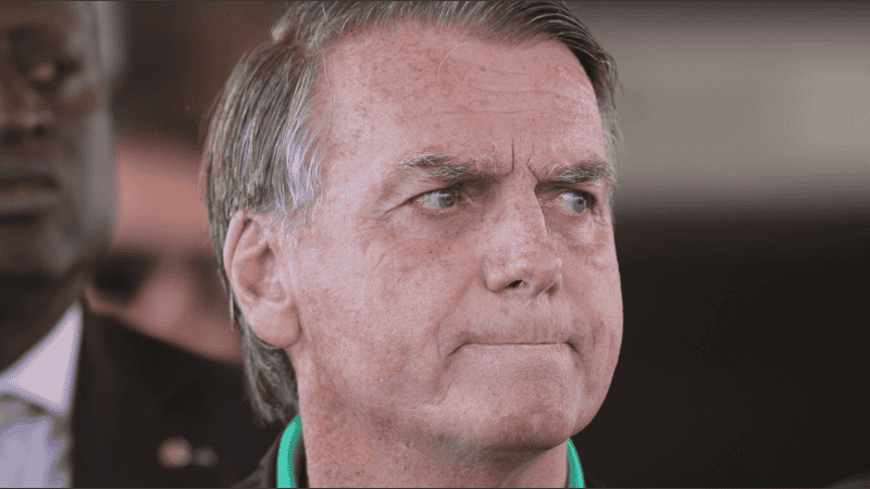 Internaron a Jair Bolsonaro en Brasilia tras presentar problemas de salud.