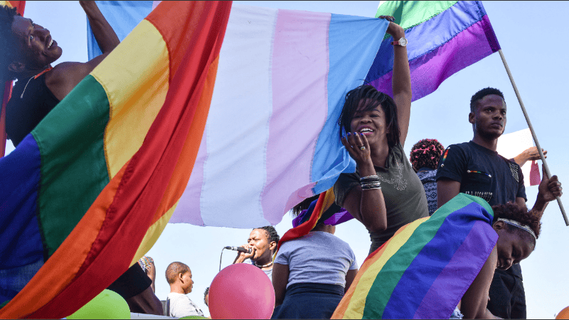 Hasta 10 años de prisión por actos homosexuales y penas para quienes los fomenten.
