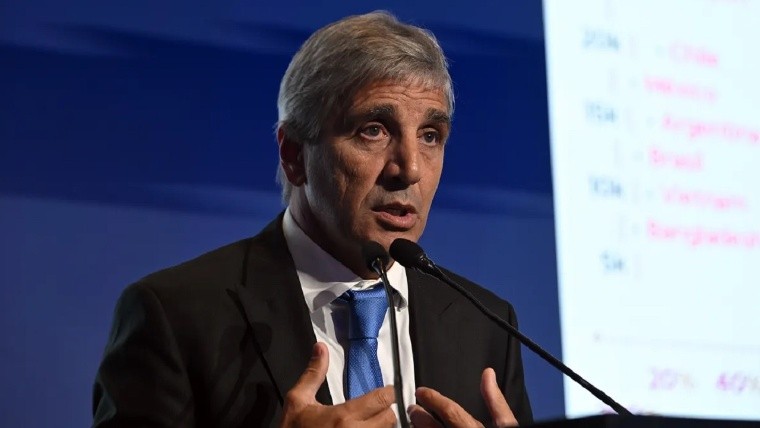 Luis Caputo reconoció que la inflación de marzo no desaceleró.