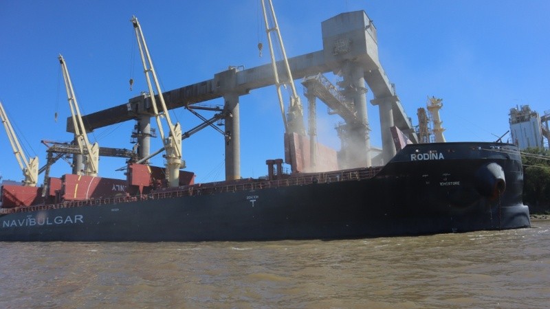 Los efectos de la guerra en Medio Oriente encarecen los costos logísticos para la exportación de granos.