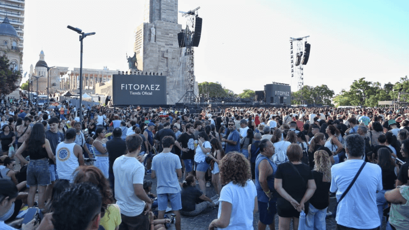 Al bajar el sol la espera era más amena en el parque junto al río. (Alan Monzón/Rosario3)