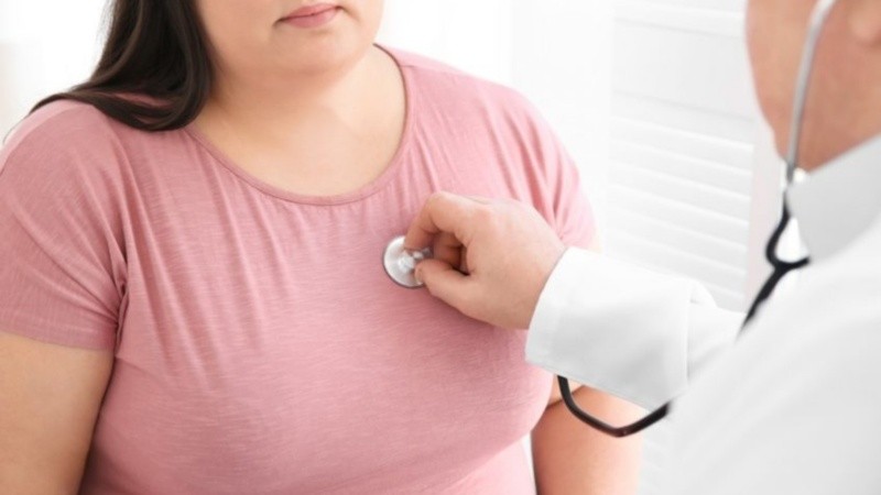 Según especialistas, uno de los principales obstáculos en el abordaje de la obesidad es el estigma social que afecta el acceso oportuno al sistema de salud.