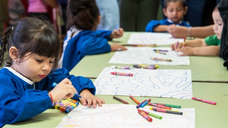 Diez Centros Cuidar incorporan desde esta semana a niños de 2 años.