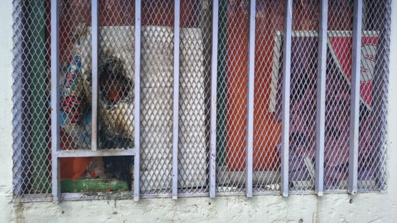 Así quedó la ventana del inmueble.