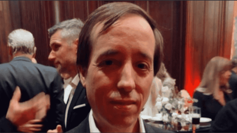 El expediente, además de los testimonios, cuenta con pruebas informáticas que analizan la existencia de grabaciones realizadas sin consentimiento en el domicilio del acusado.