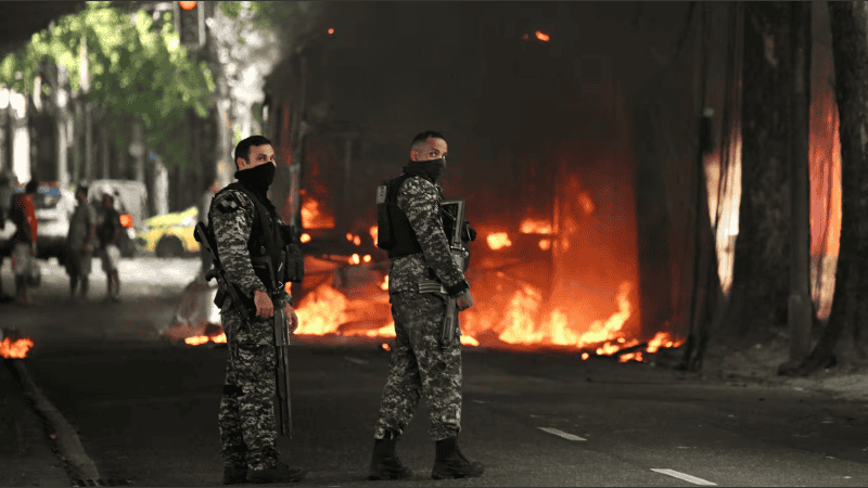 Golpe al narcotráfico en Río terminó con ocho muertos y fuerte tensión en la ciudad.