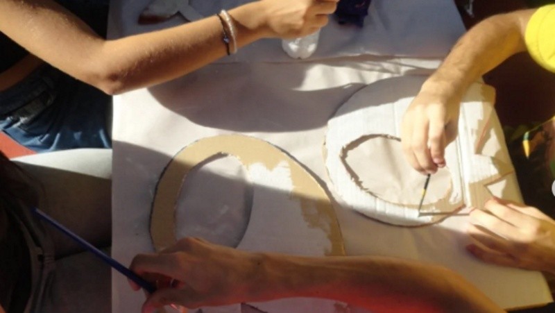 &nbsp;&nbsp;Pañuelos blancos, símbolos de Madres y Abuelas de Plaza de Mayo (Ig cegurruchaga).