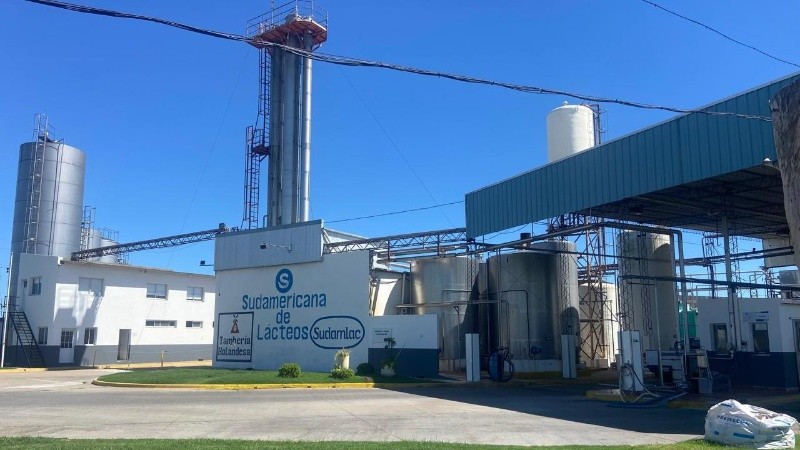 La empresa Sudamericana de Lácteos se encuentra paralizada por falta de materia prima.