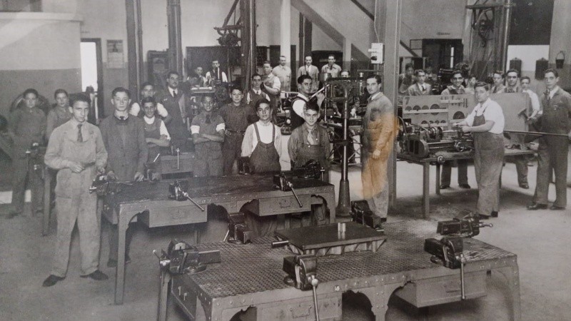 Escuela Industrial de Artes y Oficios de la Nación, en Rosario, en su edificio de Salta 2535, en 1938