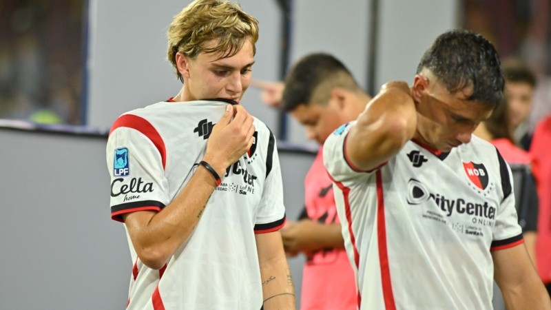 La imagen de la impotencia: Gómez Mattar y Cabrera se retiraron cabizbajos de La Fortaleza. (Fotobaires)