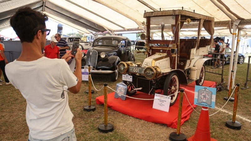 Sin dudas, la joya de la exposición de autos en Funes (Alan Monzón/Rosario3)&nbsp;