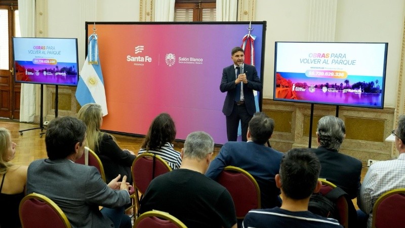 Veinte empresas presentaron ofertas. El acto lo encabezó el gobernador.