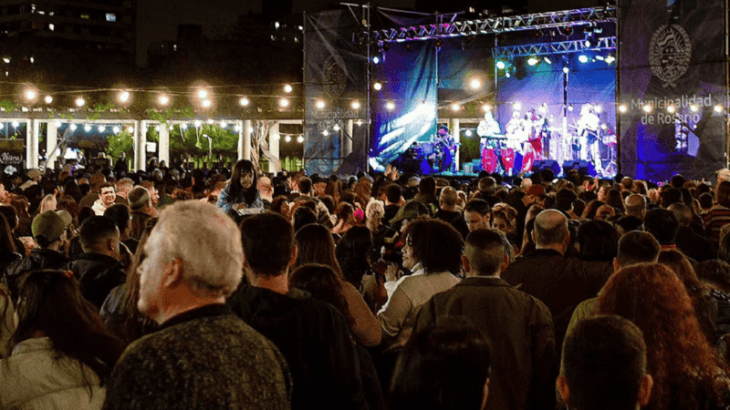 El Mercado del Patio propone un nuevo atardecer con música y variedades gastronómicas.