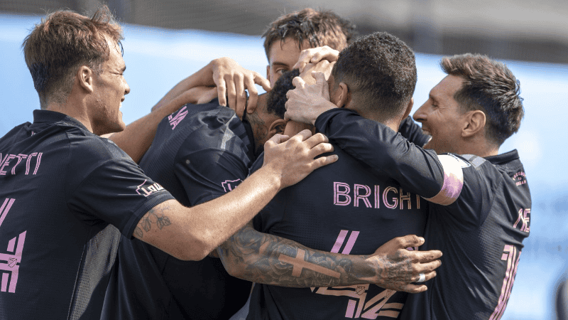 Sonrisas en el Inter tras una semana difícil. (EFE)