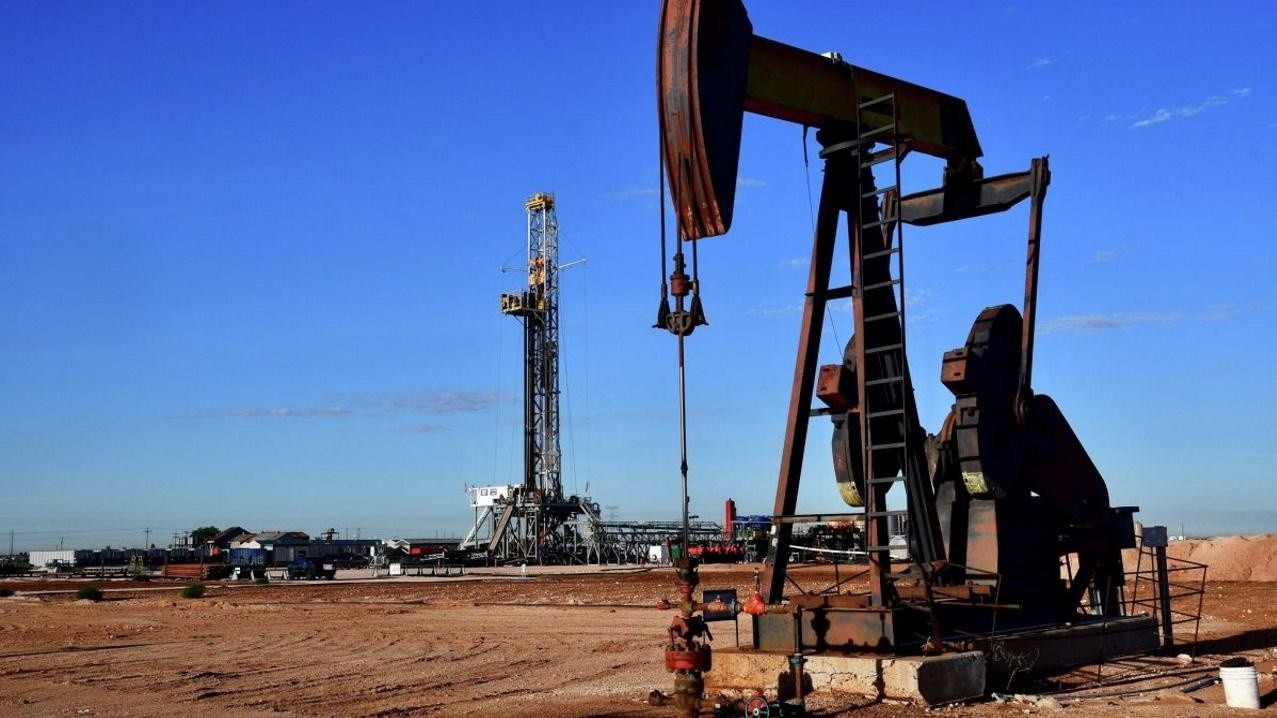 Anuncio de Trump de pausar por cinco días los ataques contra Irán desploma el petróleo más de un 10% y dispara las bolsas mundiales