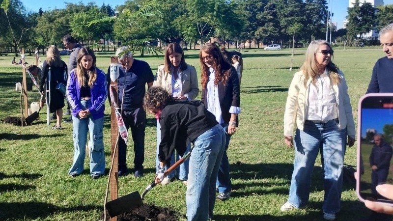 La plantación se realizó en el Bosque de la Memoria. (Radio 2)
