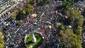 Miles de personas llenaron la Plaza de Mayo.