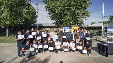 Gerdau y la UNR entregan certificaciones universitarias en Pérez.