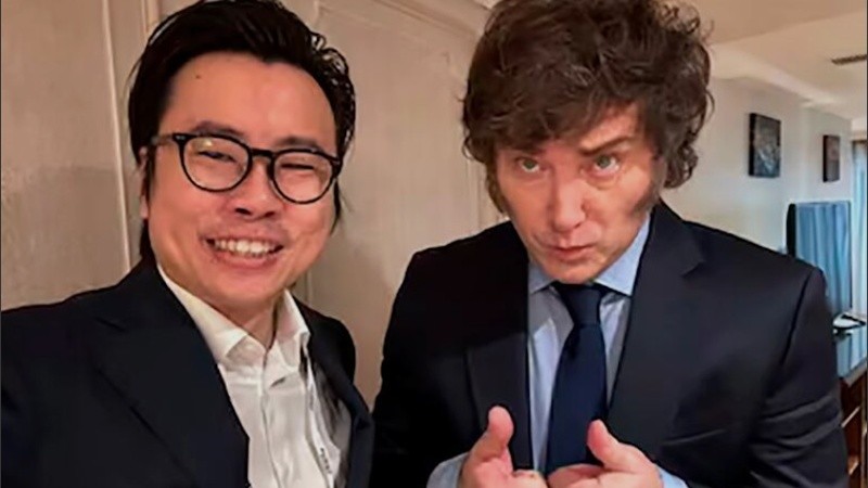 Julian Peh, CEO de KIP Protocol, junto al presidente Javier Milei.