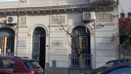 Las propiedades de Rosario se desprenden de un listado de 44 en todo el país. La casona de España al 1500 es una de ellas.