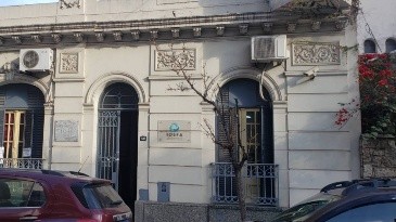 Las propiedades de Rosario se desprenden de un listado de 44 en todo el país. La casona de España al 1500 es una de ellas.