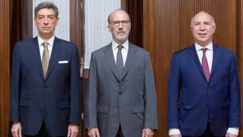 La iniciativa busca limitar la discrecionalidad en el armado de las ternas por parte de la política, un punto crítico que suele generar fuertes roces entre el oficialismo y la oposición.