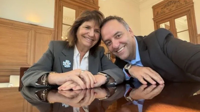 Patricia Bullrich y Manuel Adorni.