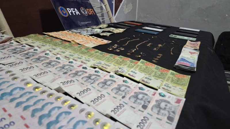 Parte de lo incautado en los operativos.