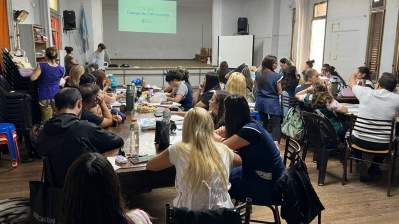 Se presentó en las escuelas primarias Juan Enrique Pestalozzi y Pedro Goyena.