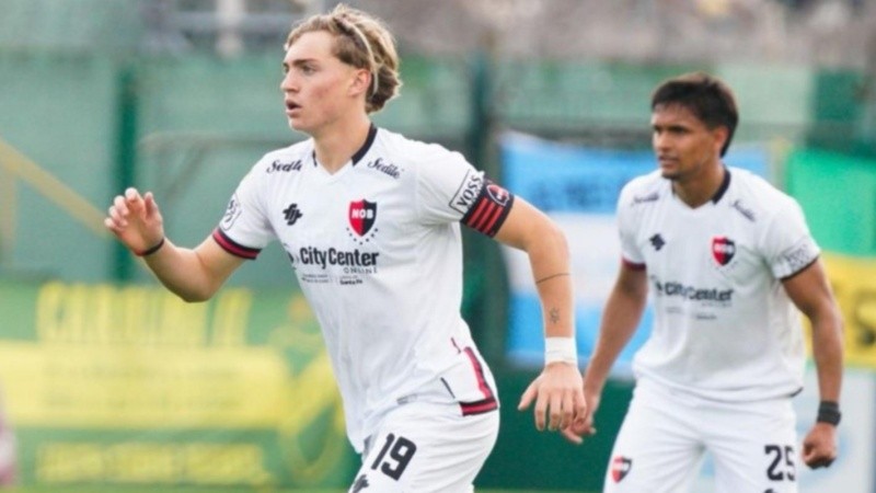 El pibe Gómez Mattar volvió de su paso por la selección y será titular en La Lepra