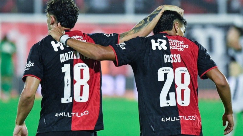 La conexión del gol: Mazzantti convirtió ante Gimnasia tras una asistencia de Russo.