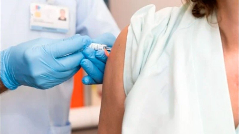 La vacuna contra el covid que está disponible actualmente en la provincia es la  Comirnaty JN.1, de Laboratorio Pfizer.