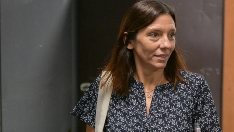 Dictaron medidas de protección para la secretaria del piloto del vuelo privado en el que Adorni viajó a Punta del Este.