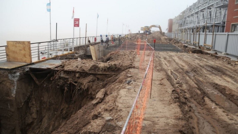Una postal de los trabajos en el muelle de La Fluvial.