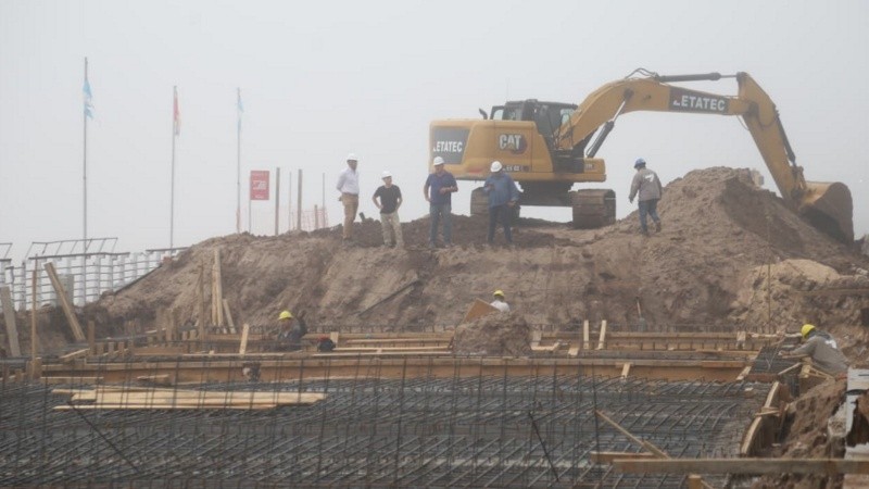 Una postal de los trabajos en el muelle de La Fluvial.