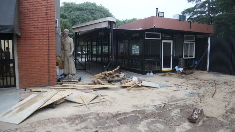 Una postal de los trabajos en el muelle de La Fluvial.