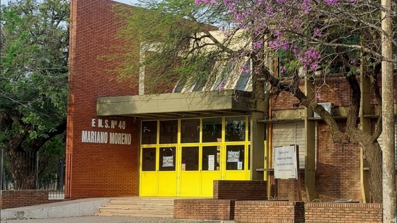 La escuela N° 40 Mariano Moreno tiene dos niveles, primario y secundario.