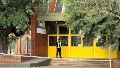 La escuela permanece cerrada y con custodia policial.