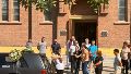Tras el tiroteo en la Escuela N° 40, la comunidad despide a Ian en un clima de dolor.