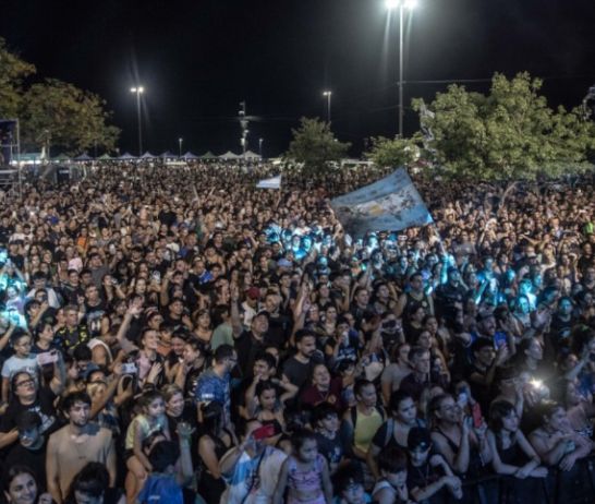 Una multitud participó de la vigilia por Malvinas en Parque Nacional a la Bandera.