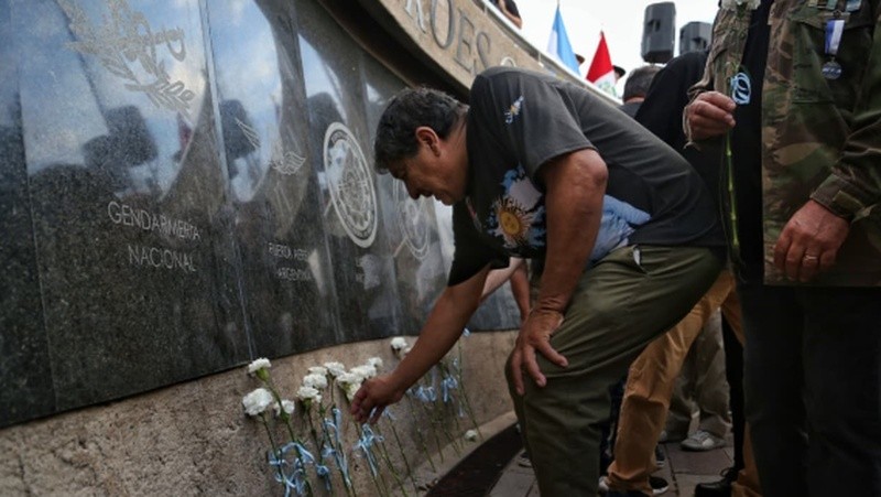 Rosario recordó a los excombatientes de Malvinas con un emotivo acto. (Alan Monzón/Rosario)