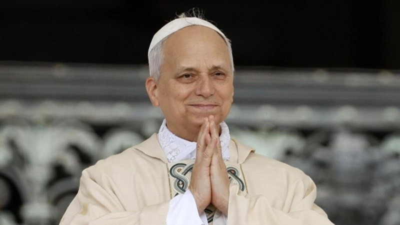 El papa León XIV cargará la cruz durante todo el Viacrucis del Coliseo por primera vez en décadas.